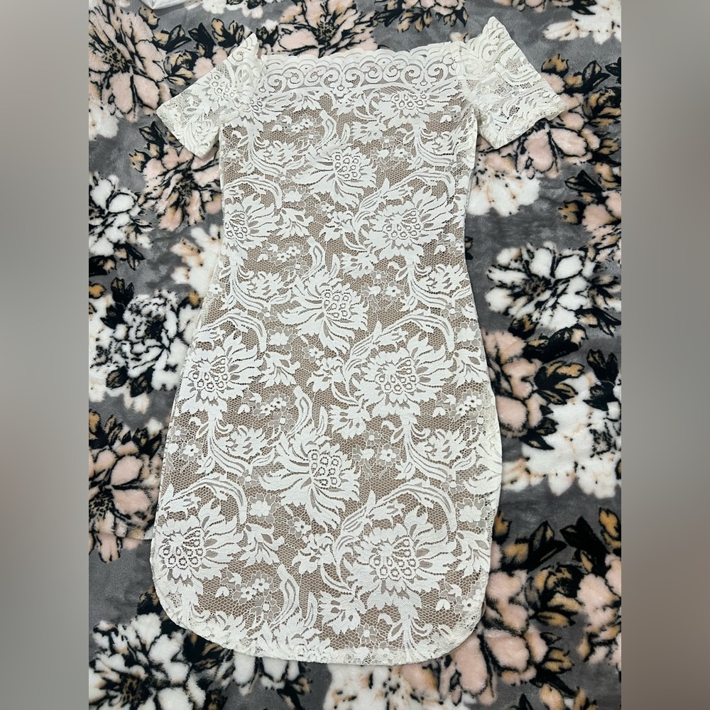 ✨ Lovely Day stretch white Floral Lace Off Shoulder Dress Nude Lined Size M ✨